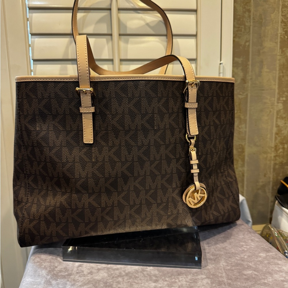 Michael Kors Brown and Tan Signature Tote NEW - Picture 2 of 15